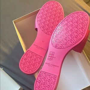 Dolce & Gabbana Vibrant Pink Heels
